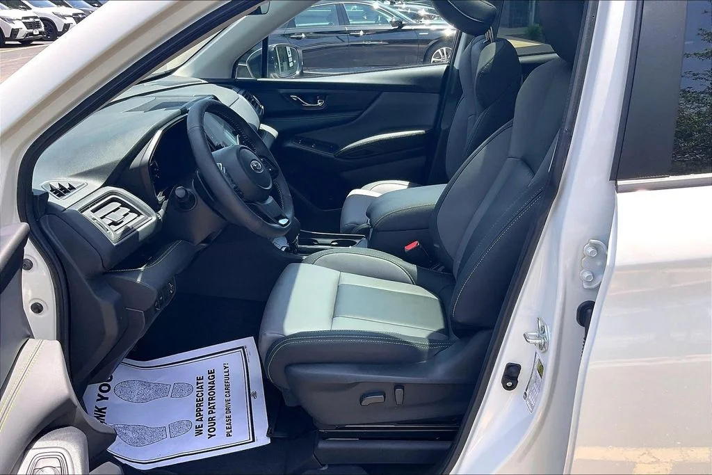 Used 2025 White Subaru Onyx Edition image 28