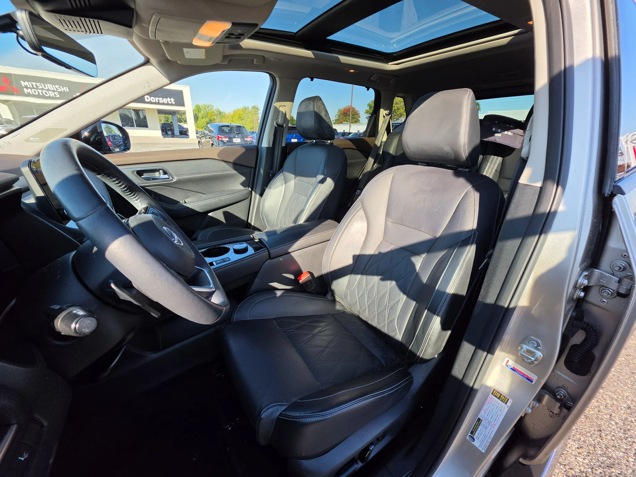 Used 2022 Champagne Silver Metallic/Super Black Nissan Platinum image 13