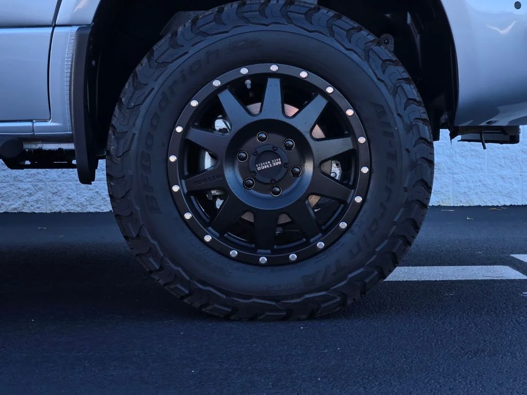 New 2026 Silver Mercedes-Benz Discovery Adventure image 42