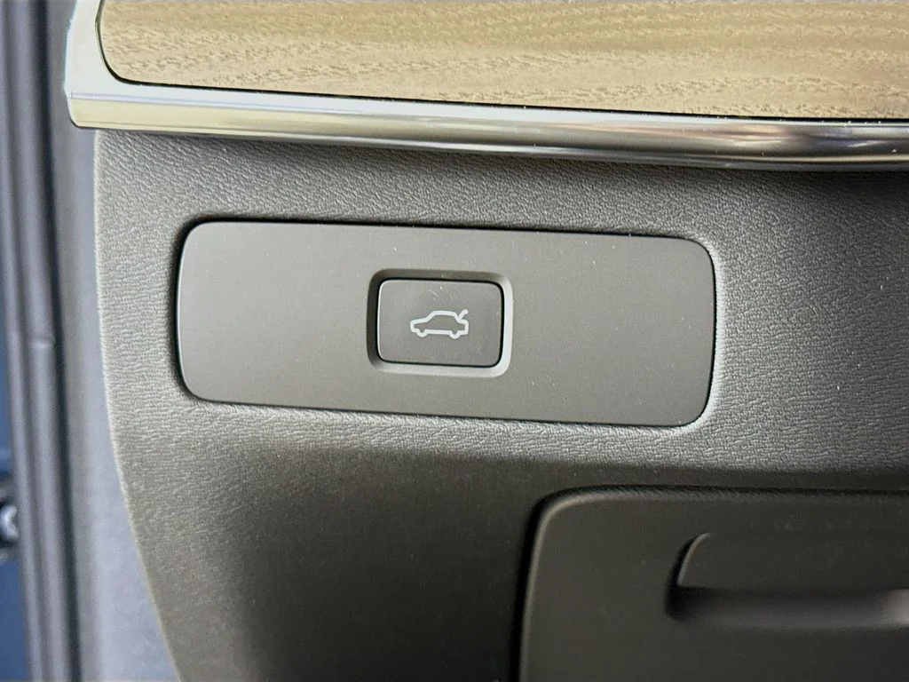2026 Volvo XC90 Plus - Photo 10