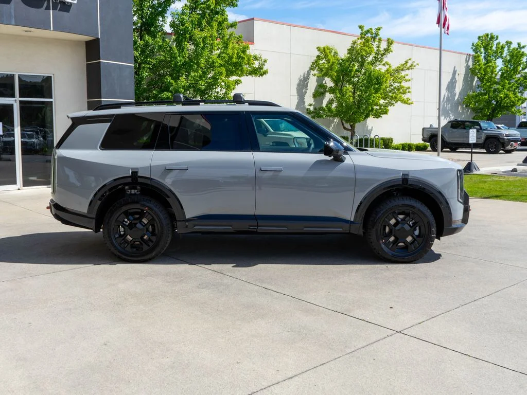 New 2027 Wolf Gray Kia X-PRO SX image 8