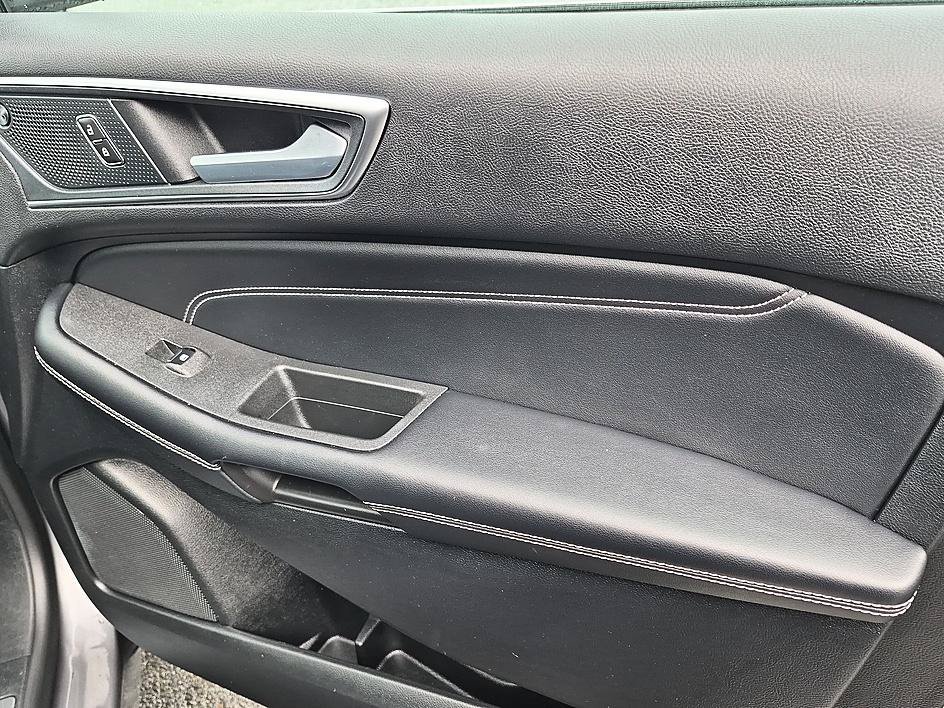 Used 2024  Ford Titanium image 32
