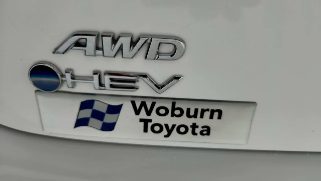 Used 2025 White Toyota LE image 21