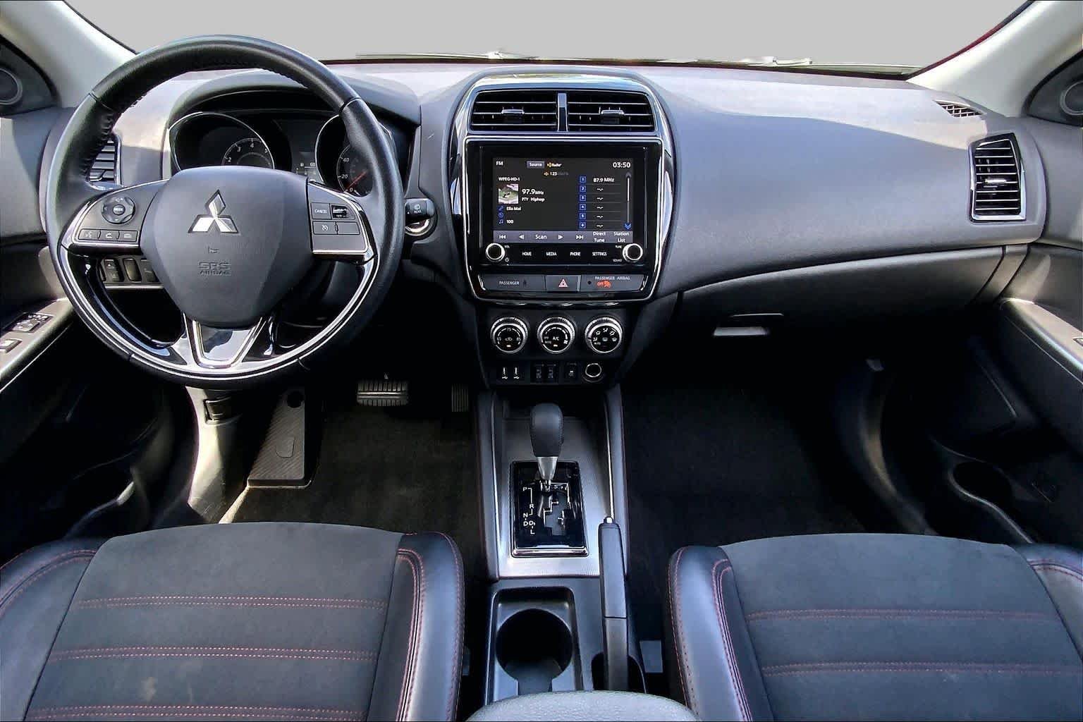 Used 2024 Labrador Black Pearl Mitsubishi SE image 15