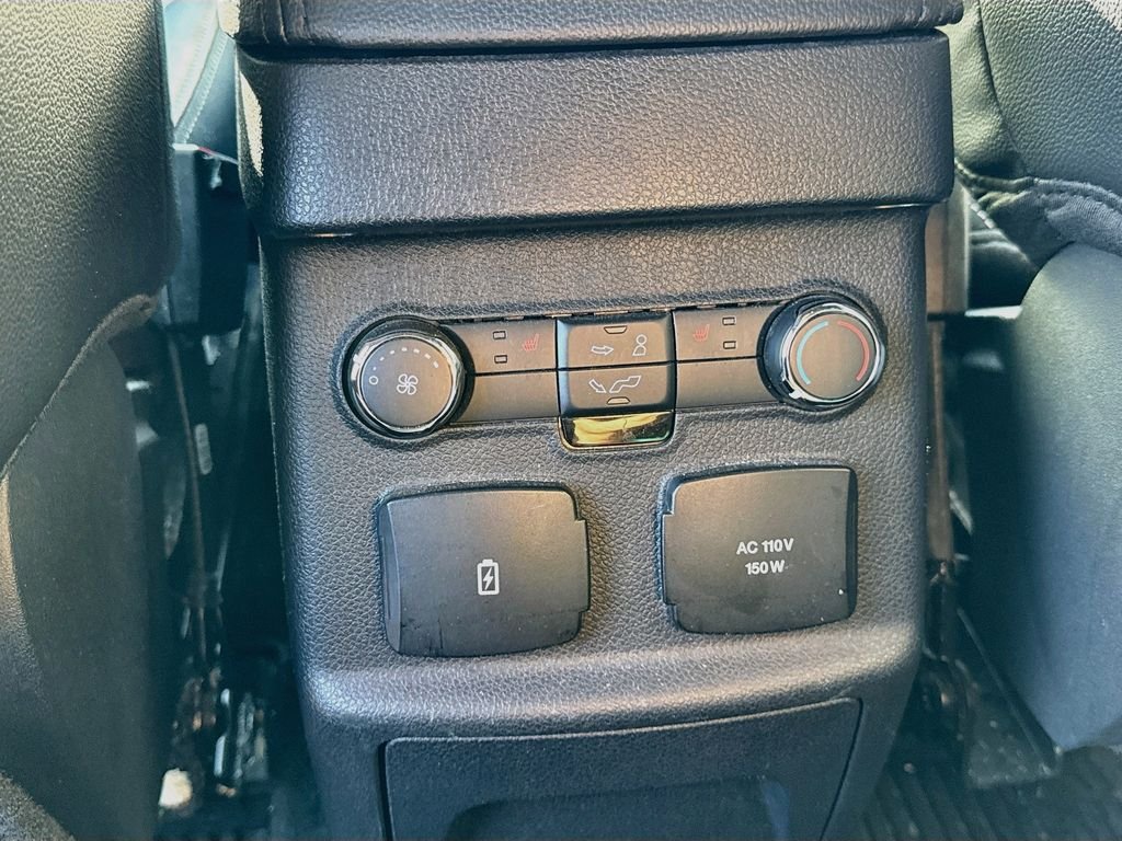 Used 2016  Ford Limited image 29
