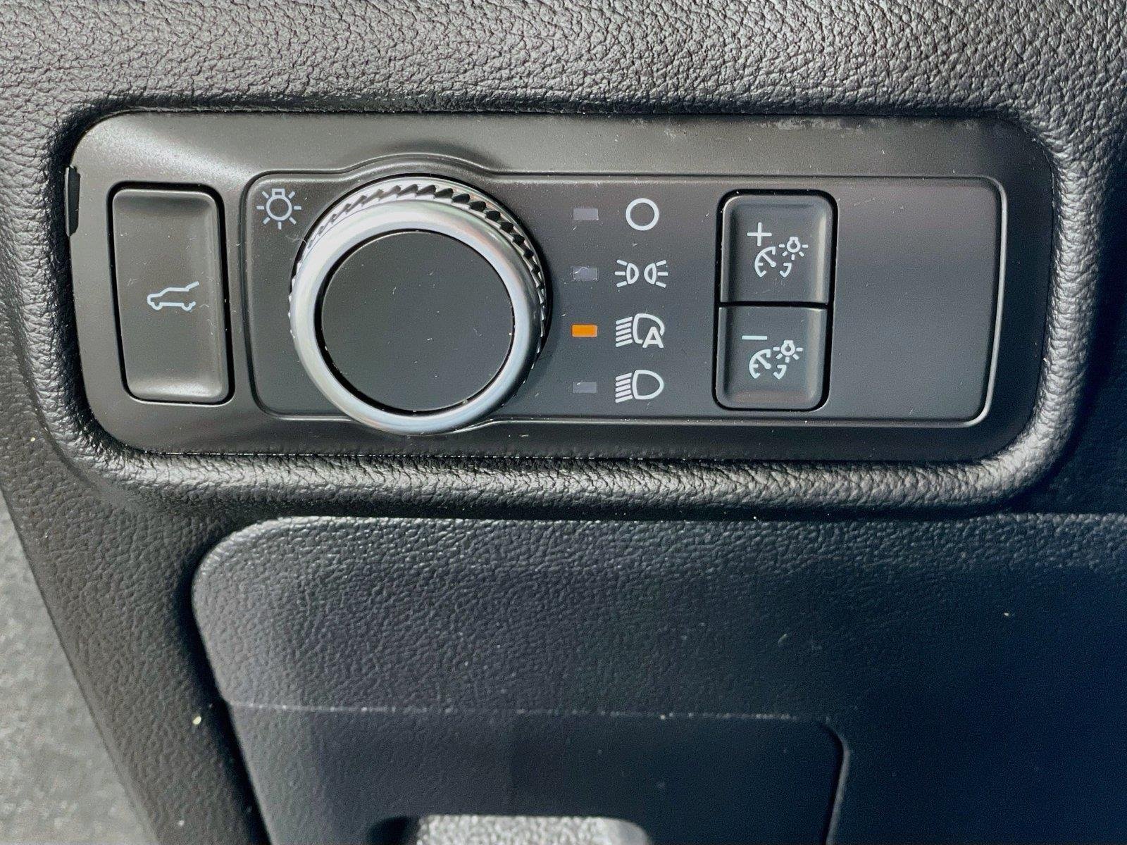 Used 2021 Iconic Silver Ford XLT image 14