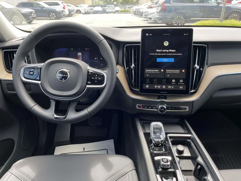 2026 Volvo XC60 Plus - Photo 2
