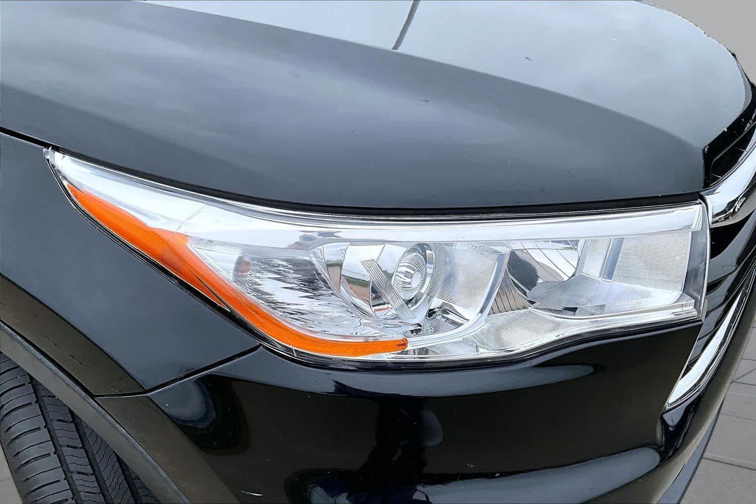 Used 2015 Attitude Black Metallic Toyota XLE image 28