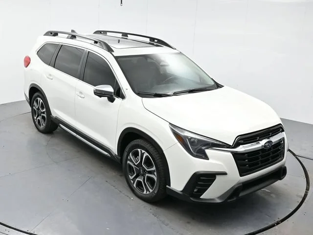 Used 2023 Crystal White Pea Subaru Limited image 35