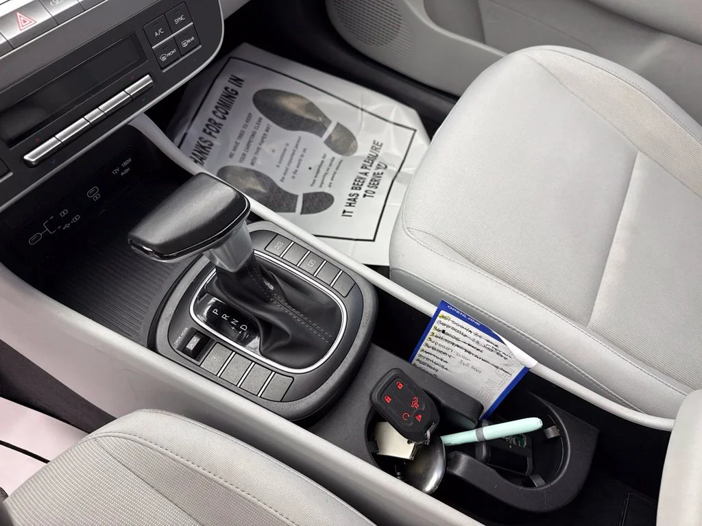 2024 Hyundai Kona SEL SUV Slide 18