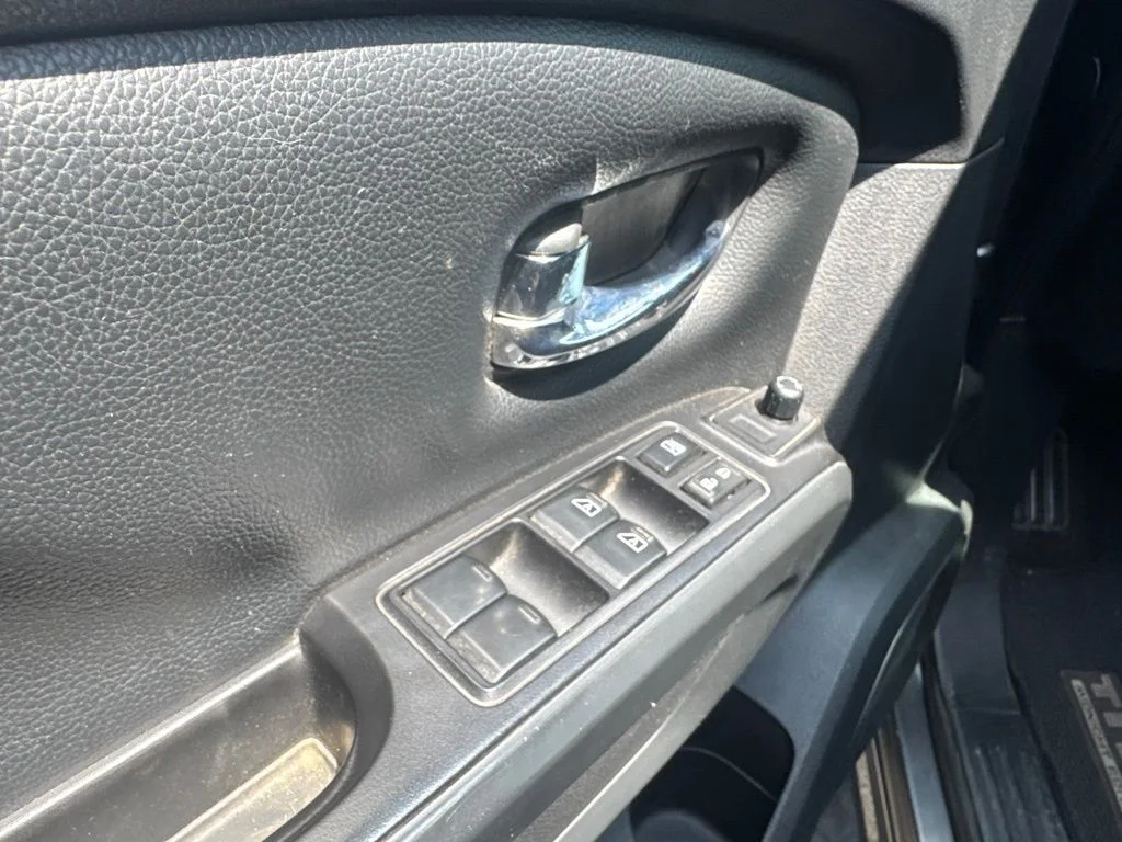 Used 2019 Gray Nissan SV image 7