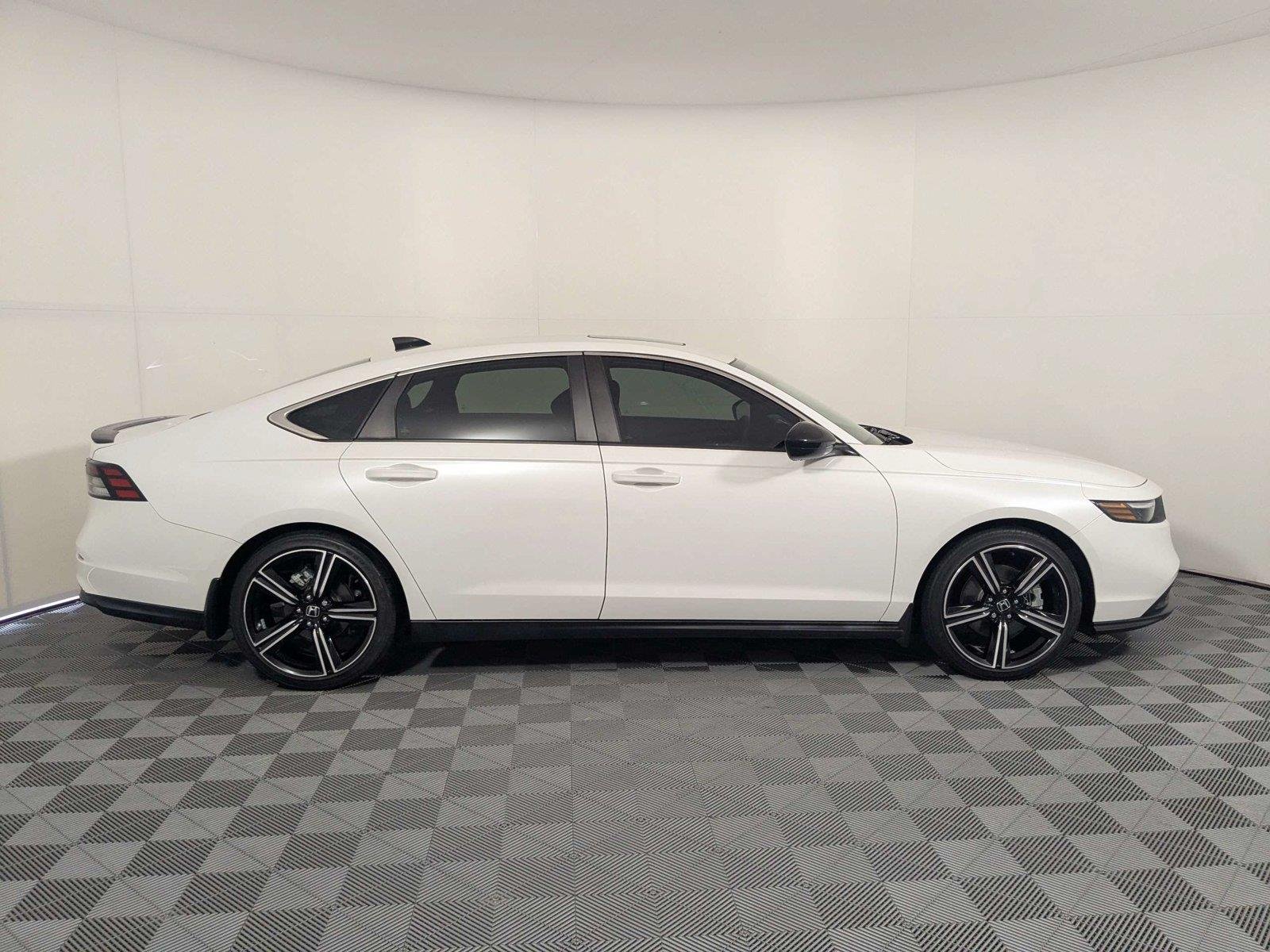 Used 2023 Platinum White Pearl Honda Sport image 5