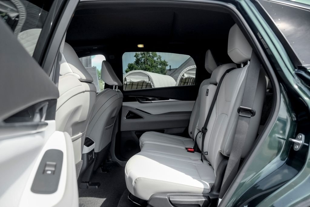 New 2027 DEEP EMERALD INFINITI Sport AWD image 18