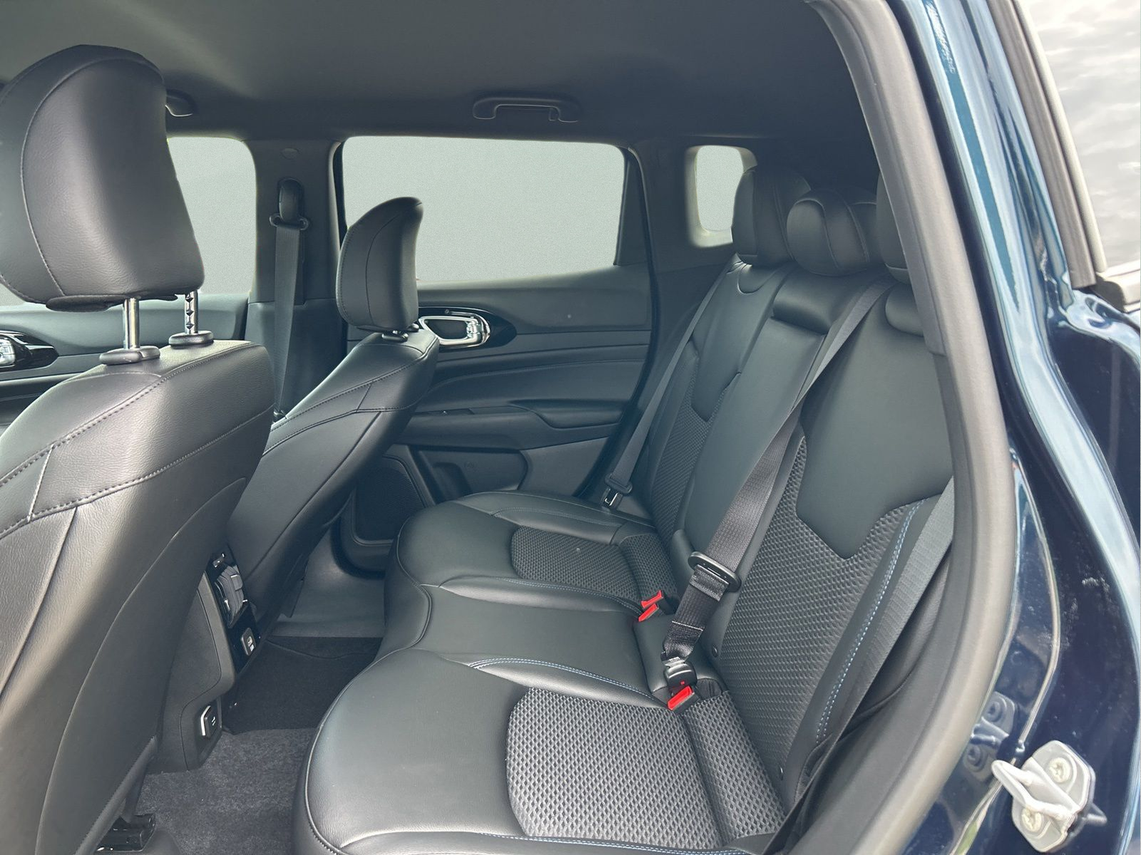 New 2026 Fathom Blue Pearl Coat Jeep Latitude image 12