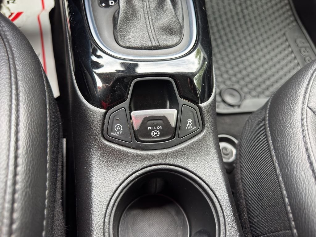 Used 2019 Granite Crystal Met Jeep Altitude image 33