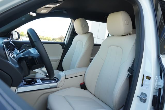 Certified Used 2025 White Mercedes-Benz GLB 250 image 23