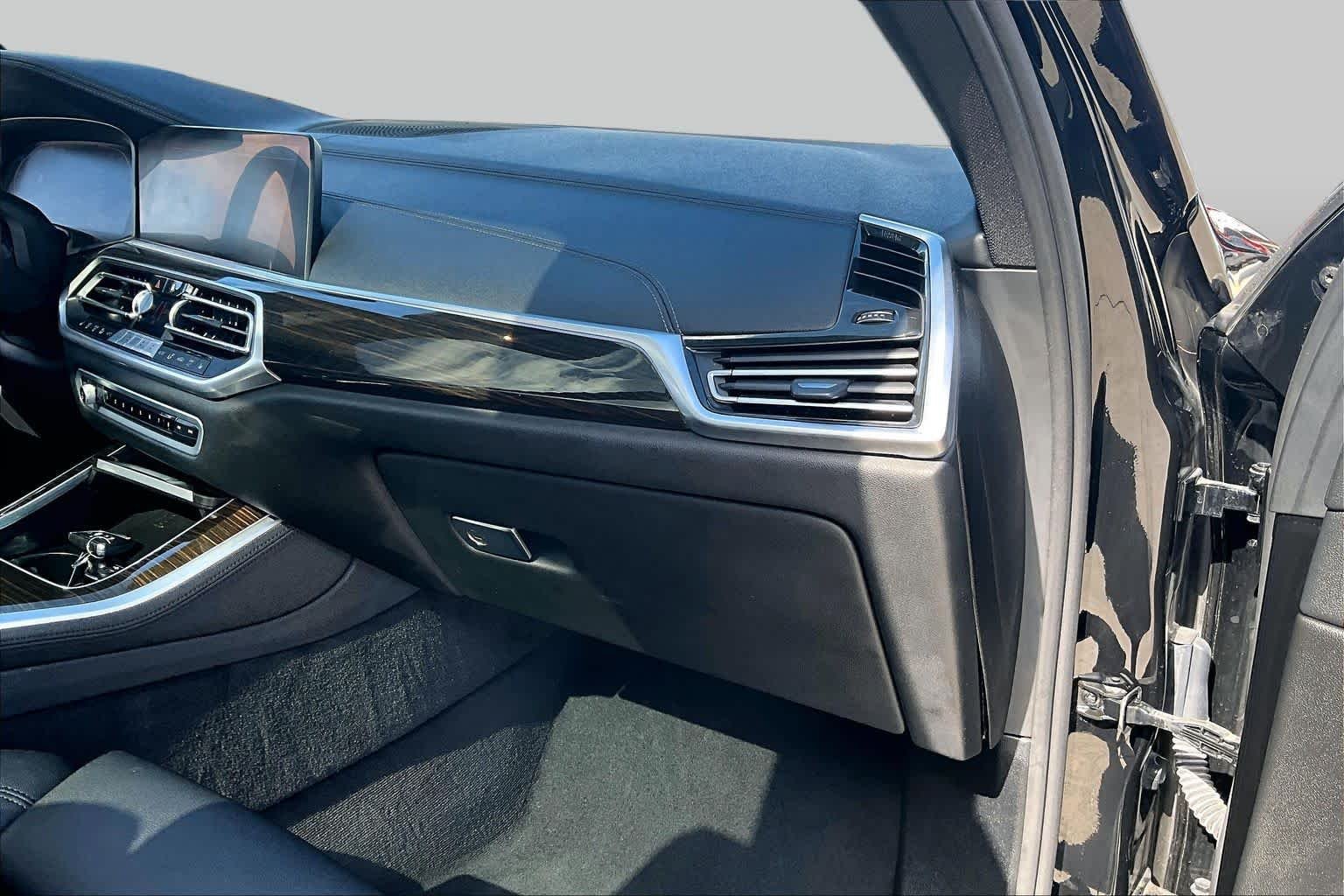 Used 2020 Jet Black BMW sDrive40i image 17