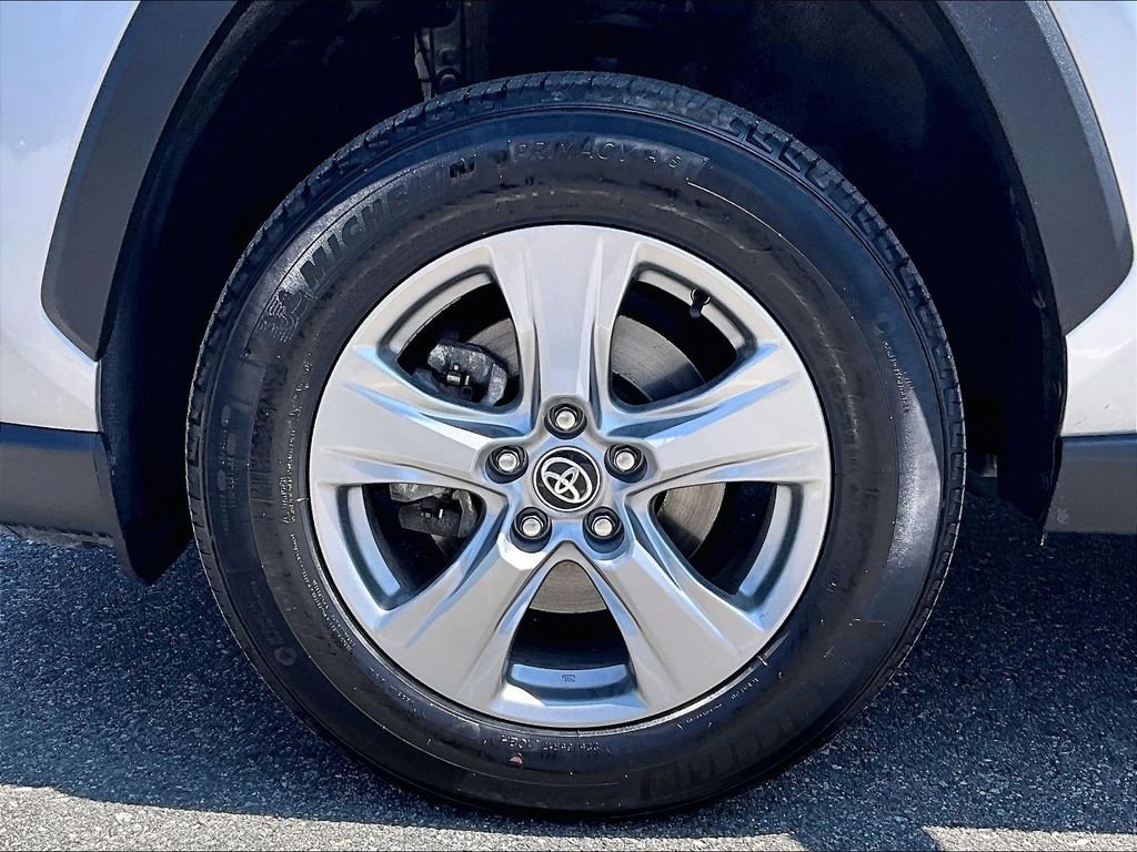 Used 2025 Silver Sky Metallic Toyota XLE image 7