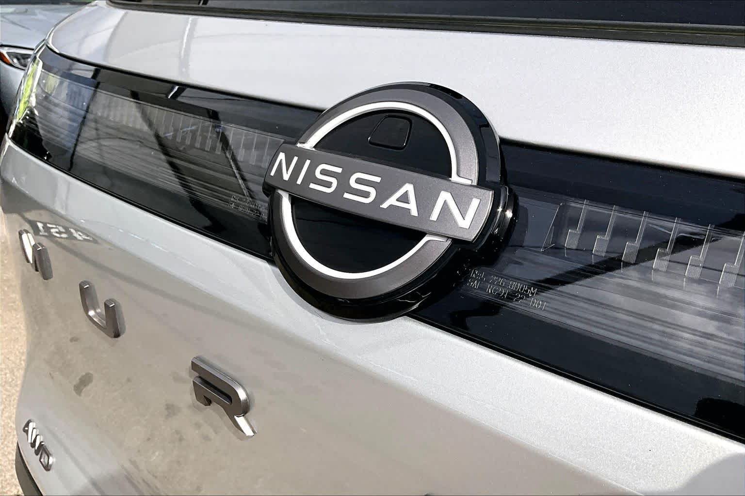Used 2025 Brilliant Silver Metallic Nissan SL image 10