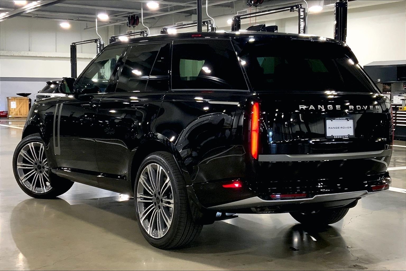 New 2026 Santorini Black LAND ROVER SE image 12