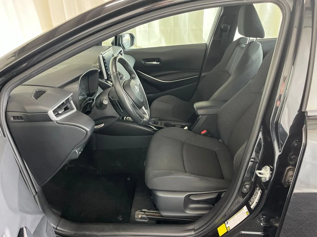 Used 2020 Black Sand Pearl Toyota SE image 3