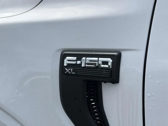 New 2025 Oxford White Ford XL image 7