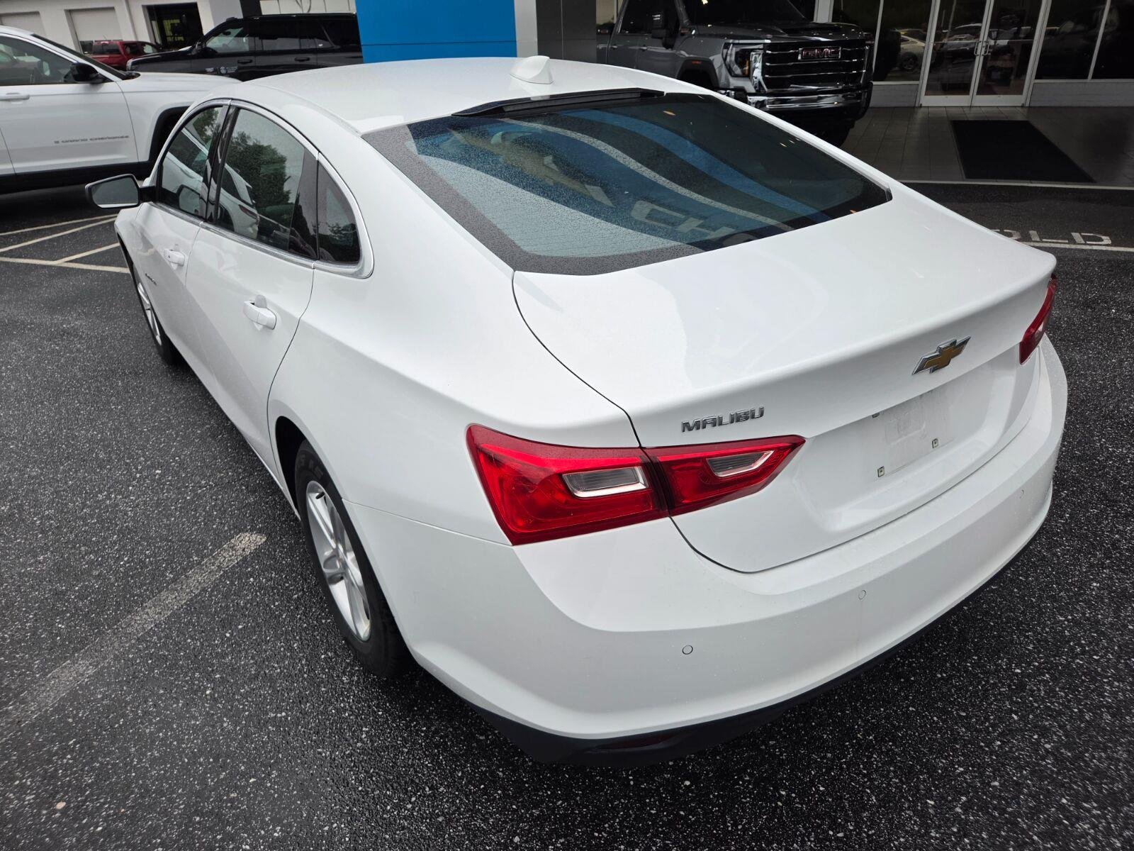 Used 2024 Summit White Chevrolet 1LT image 7