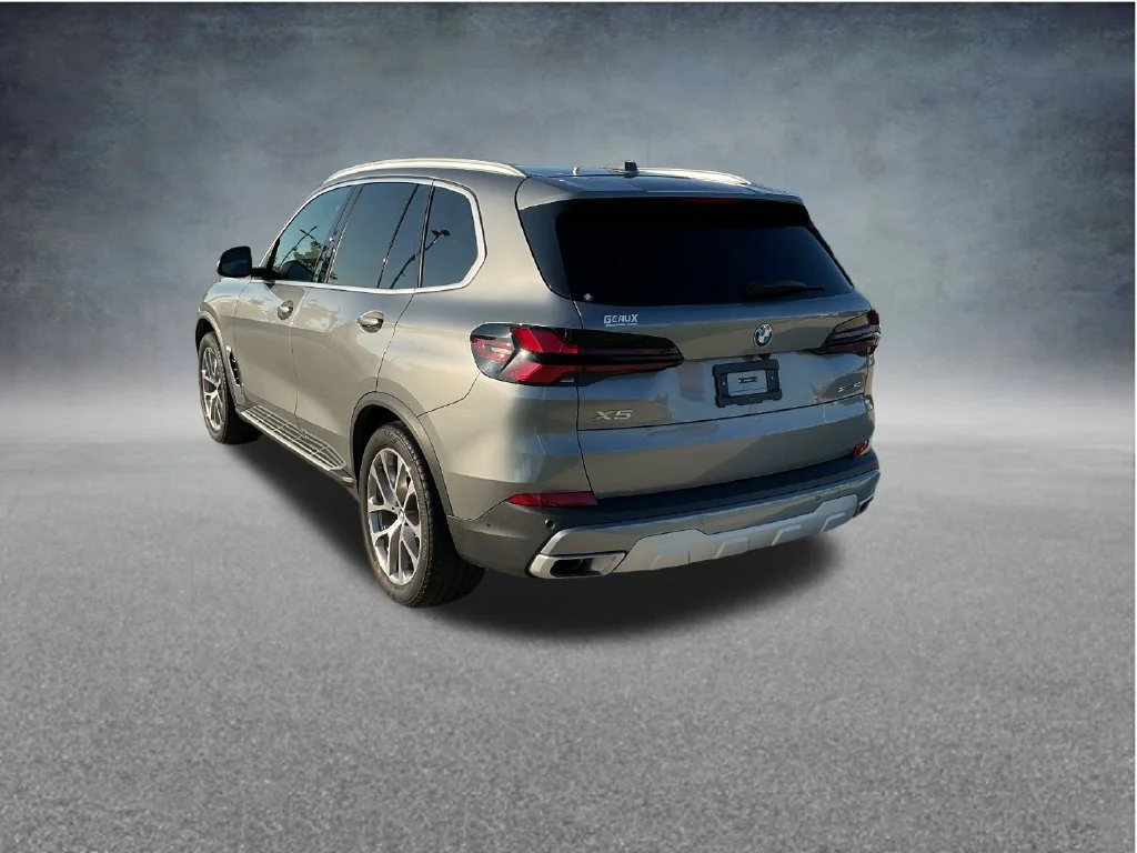 Used 2026 Gray BMW sDrive40i image 5