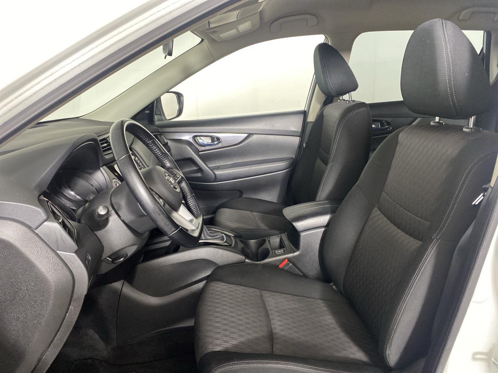 Used 2020 Pearl White Tricoat Nissan SV image 10
