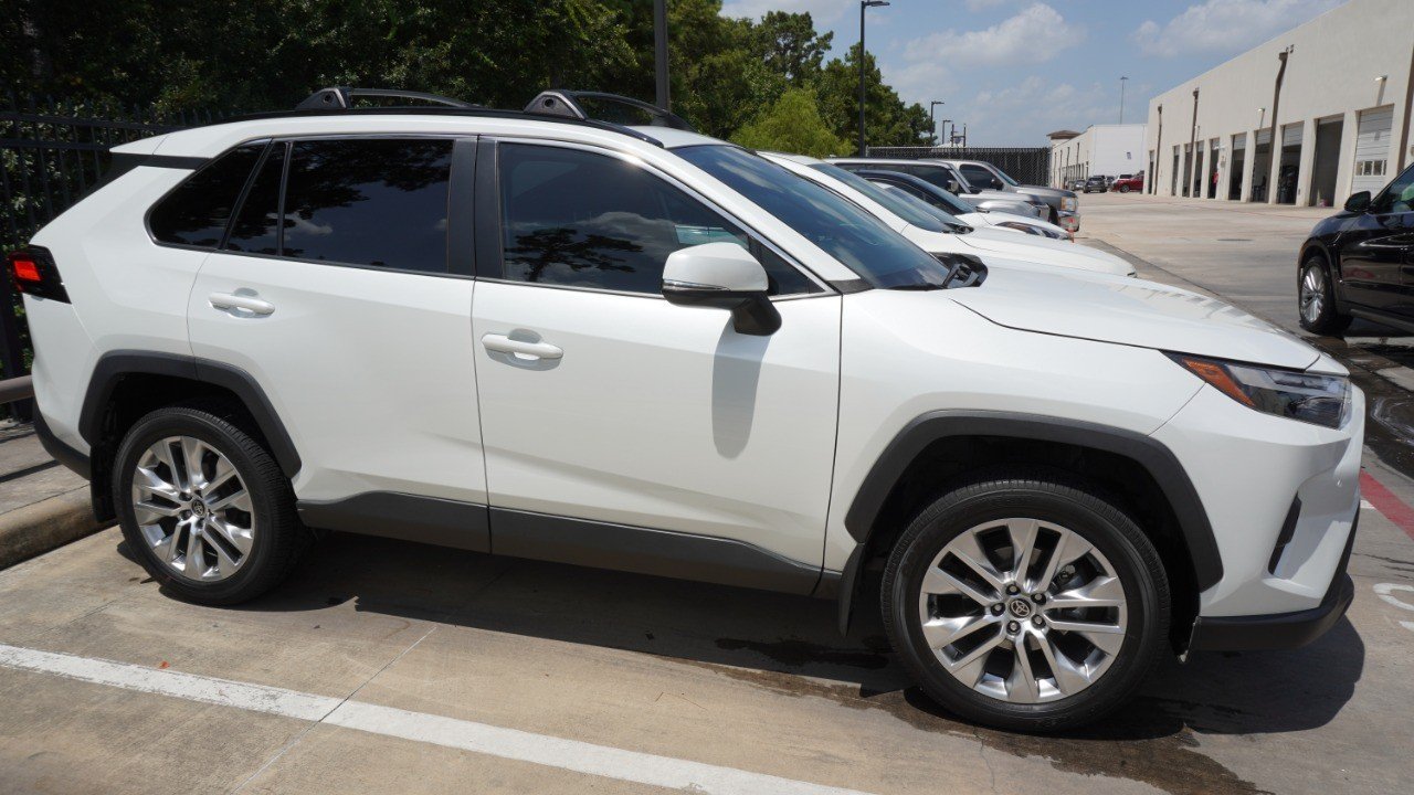 Used 2024 White Toyota XLE Premium image 9