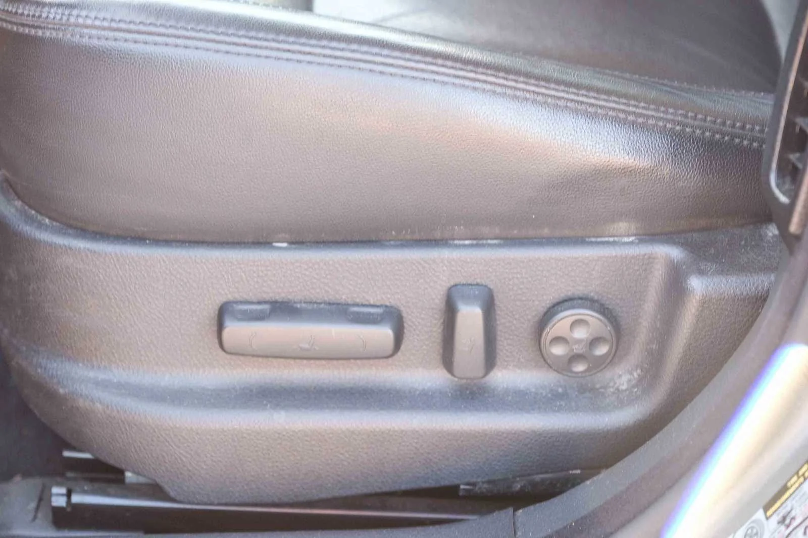 Used 2013 Titanium Gray Metallic Hyundai 3.8L image 24