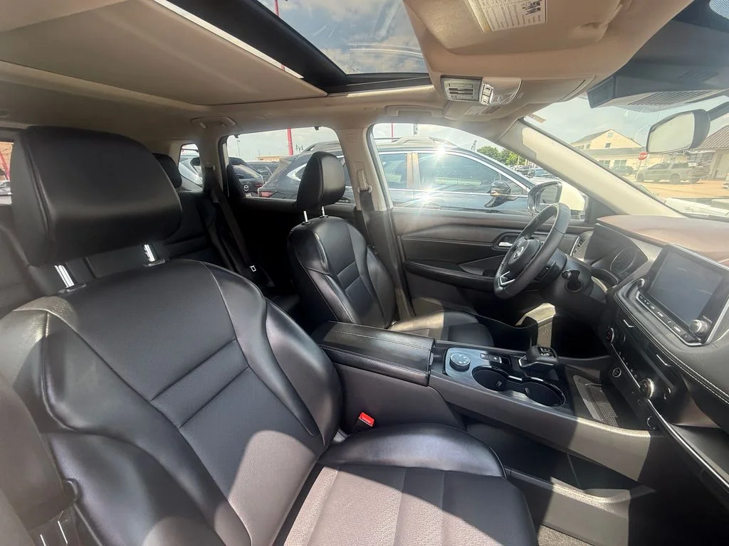 Used 2023 White Nissan SV image 14