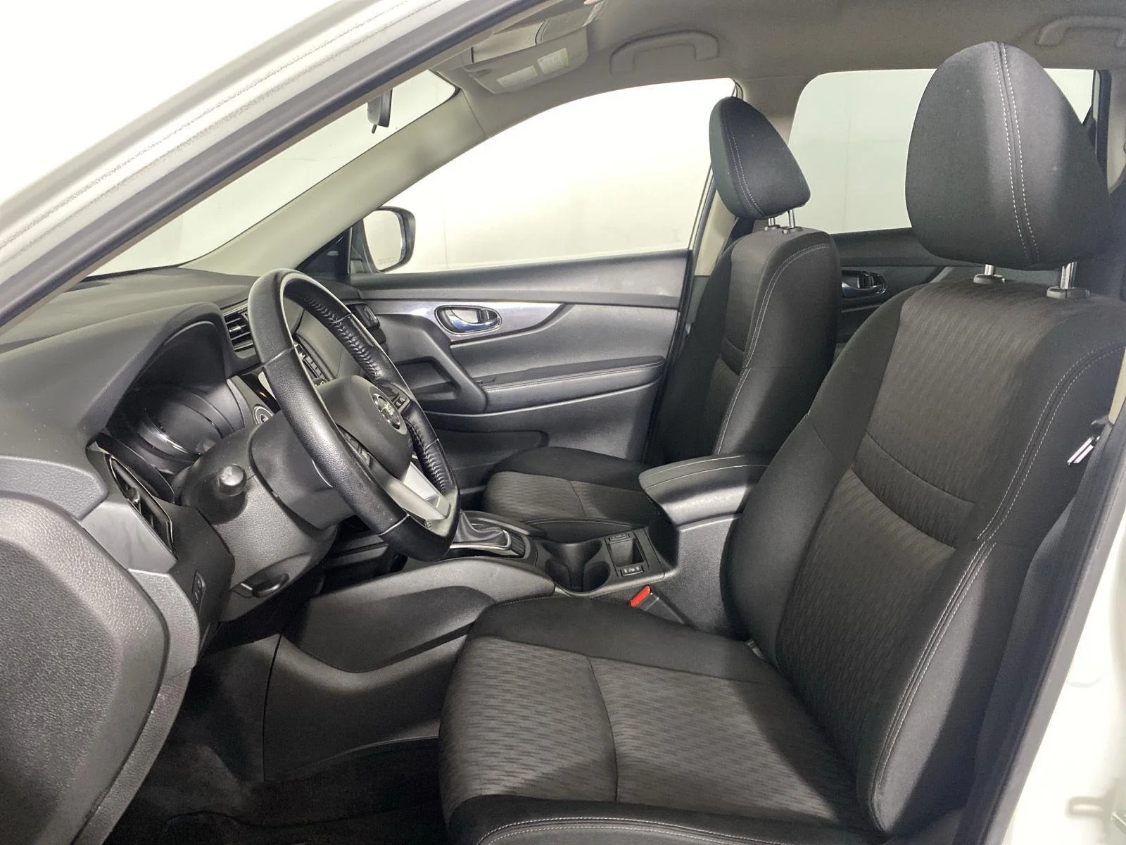 Used 2020 Pearl White Tricoat Nissan SV image 10