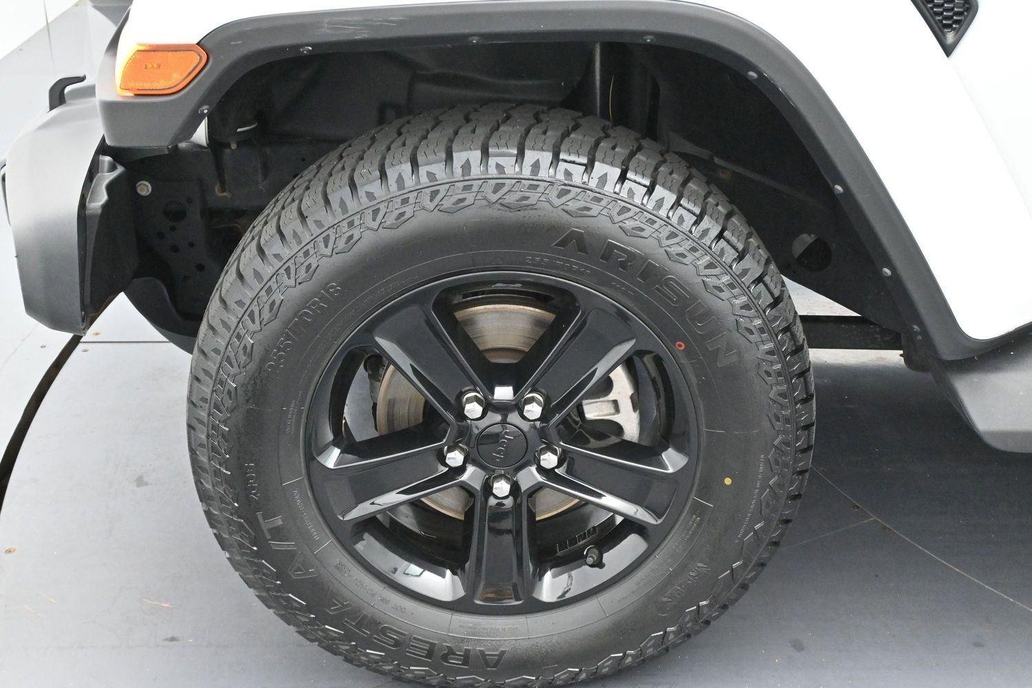 Used 2022 Bright White Clearcoat Jeep Unlimited Sahara Altitude image 35