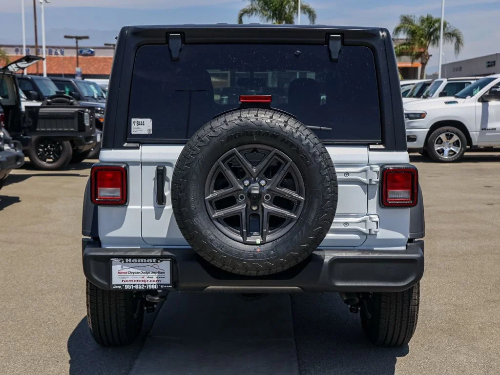 New 2026 Bright White Clear-Coat Exterior Paint Jeep Sport image 4