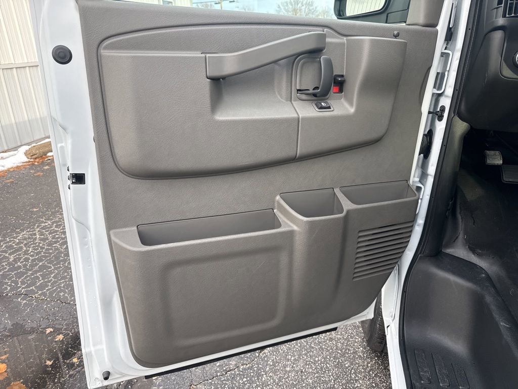 2025 Chevrolet Express Cargo Work Van - Photo 14