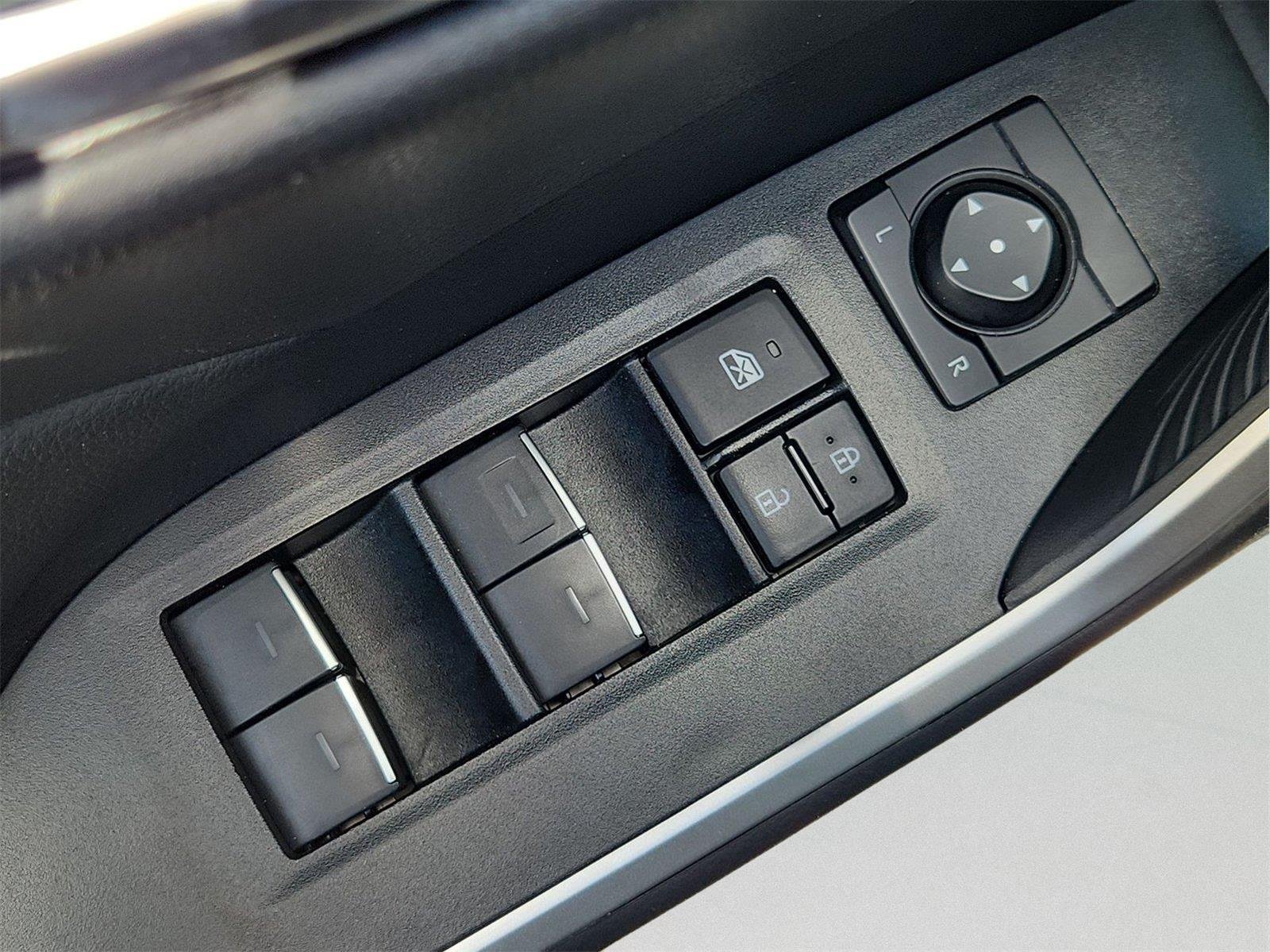 2023 Toyota RAV4 XLE - Photo 16