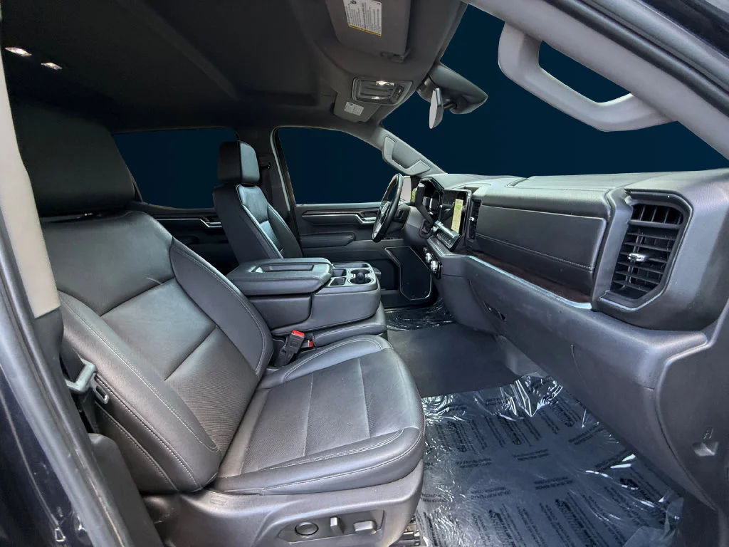 Used 2025 Silver GMC SLT image 17
