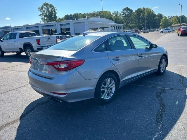 Used 2017 Gray Hyundai Base image 3