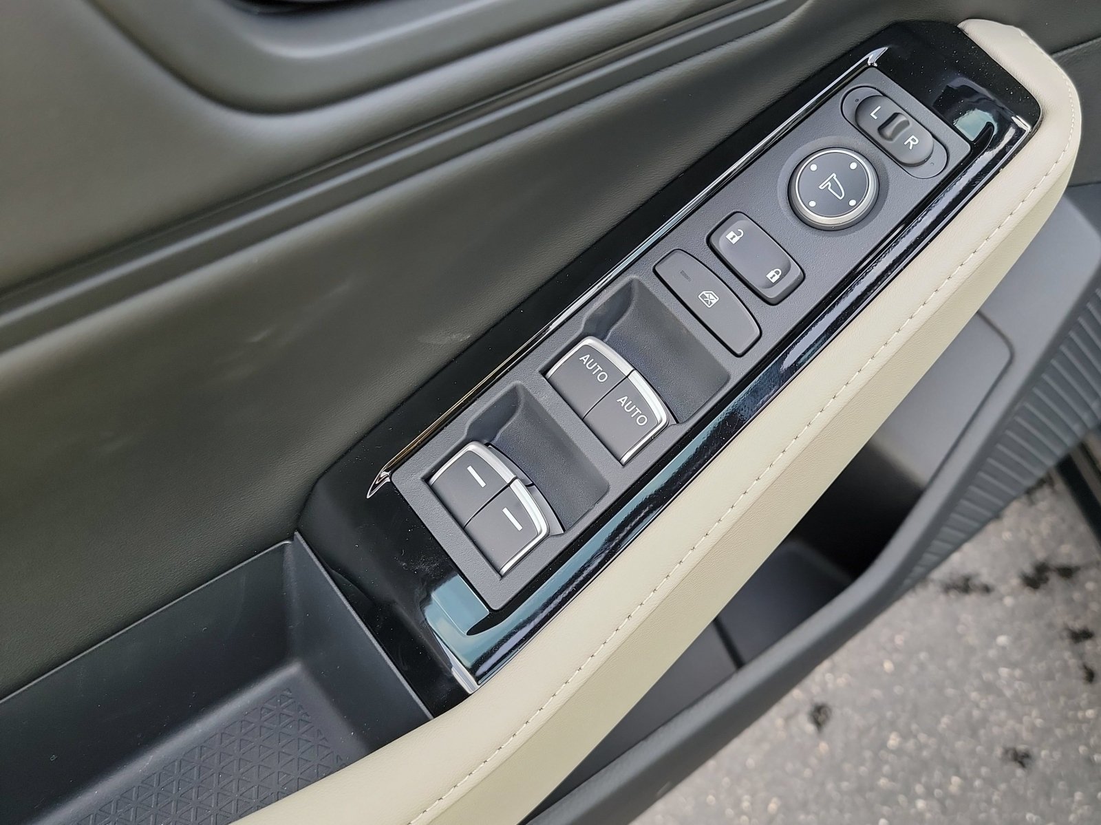 New 2026 Urban Gray Pearl Honda Touring image 8