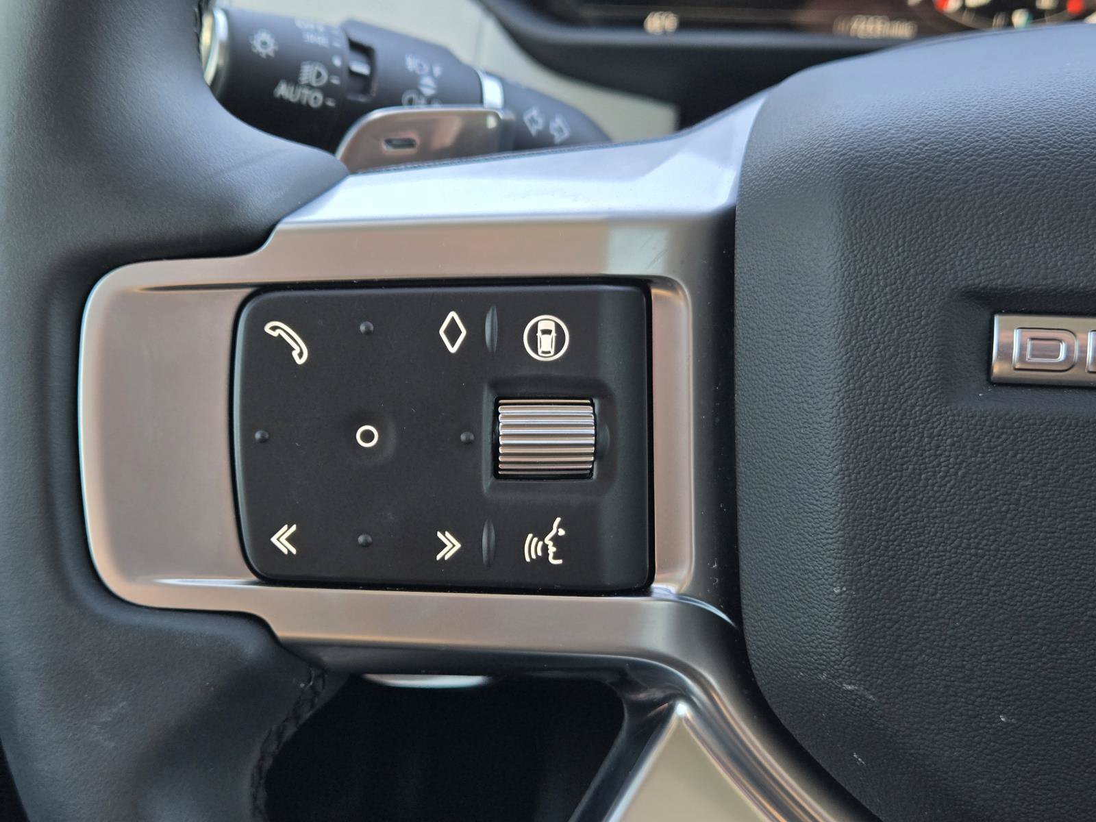 Used 2025 Fuji White Land Rover S image 8