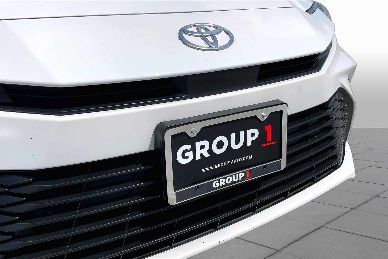 Used 2025 Ice Cap Toyota LE image 29