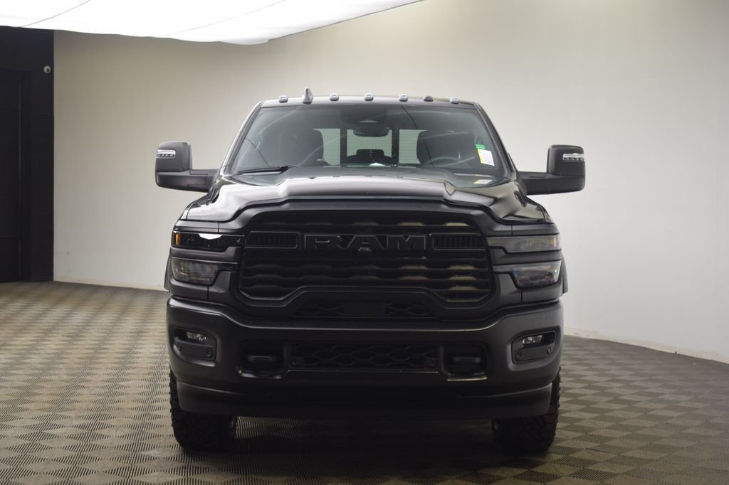 New 2026 Diamond Black Crystal Pearl-Coat Exterior Paint RAM Tradesman image 2
