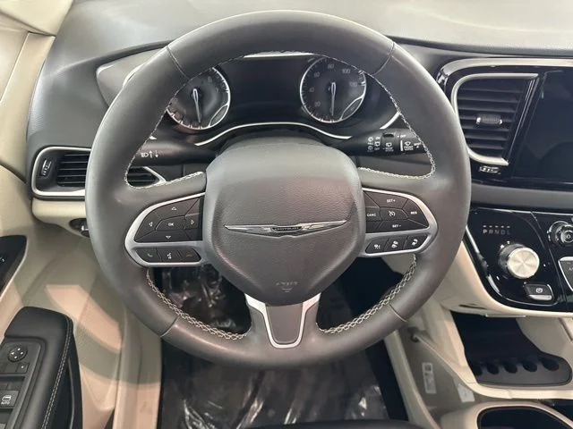 Used 2023 White Chrysler Touring L image 22