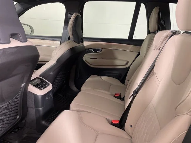 2025 Volvo XC90 Core - Photo 40