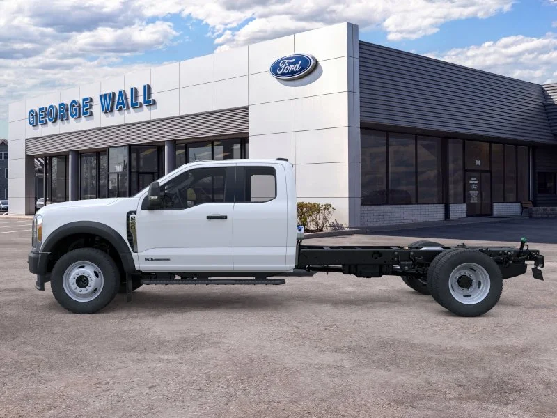 New 2026 Oxford White Ford F-550® XL image 33