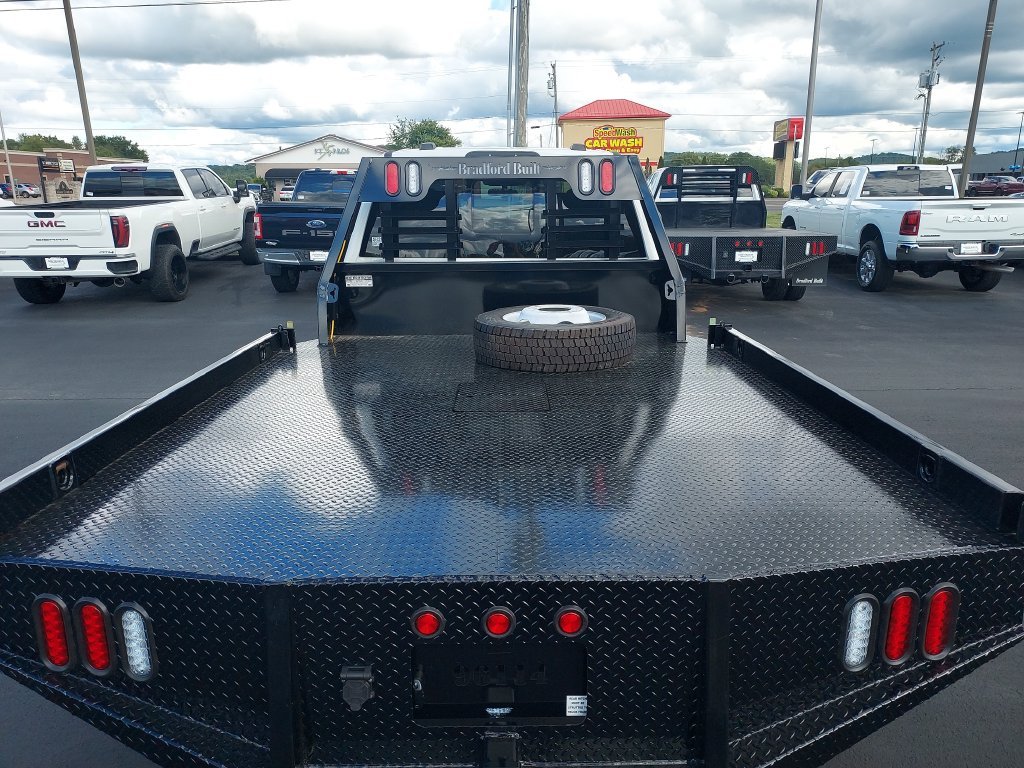 2025 Ford F-550 Super Duty Chassis Cab XL - Photo 9