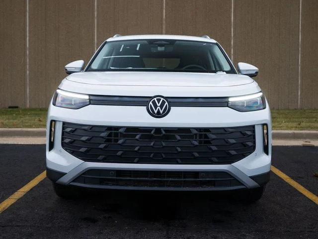 New 2026 White/off-white Volkswagen 2.0T SE image 2