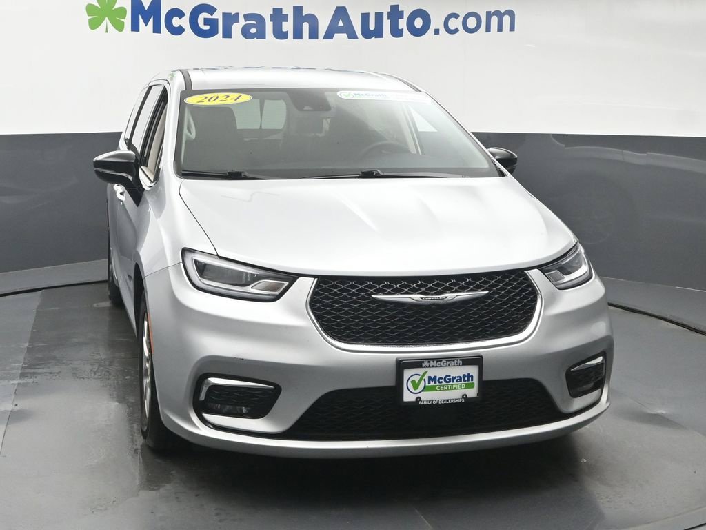 Used 2024 Silver Chrysler Touring L image 5