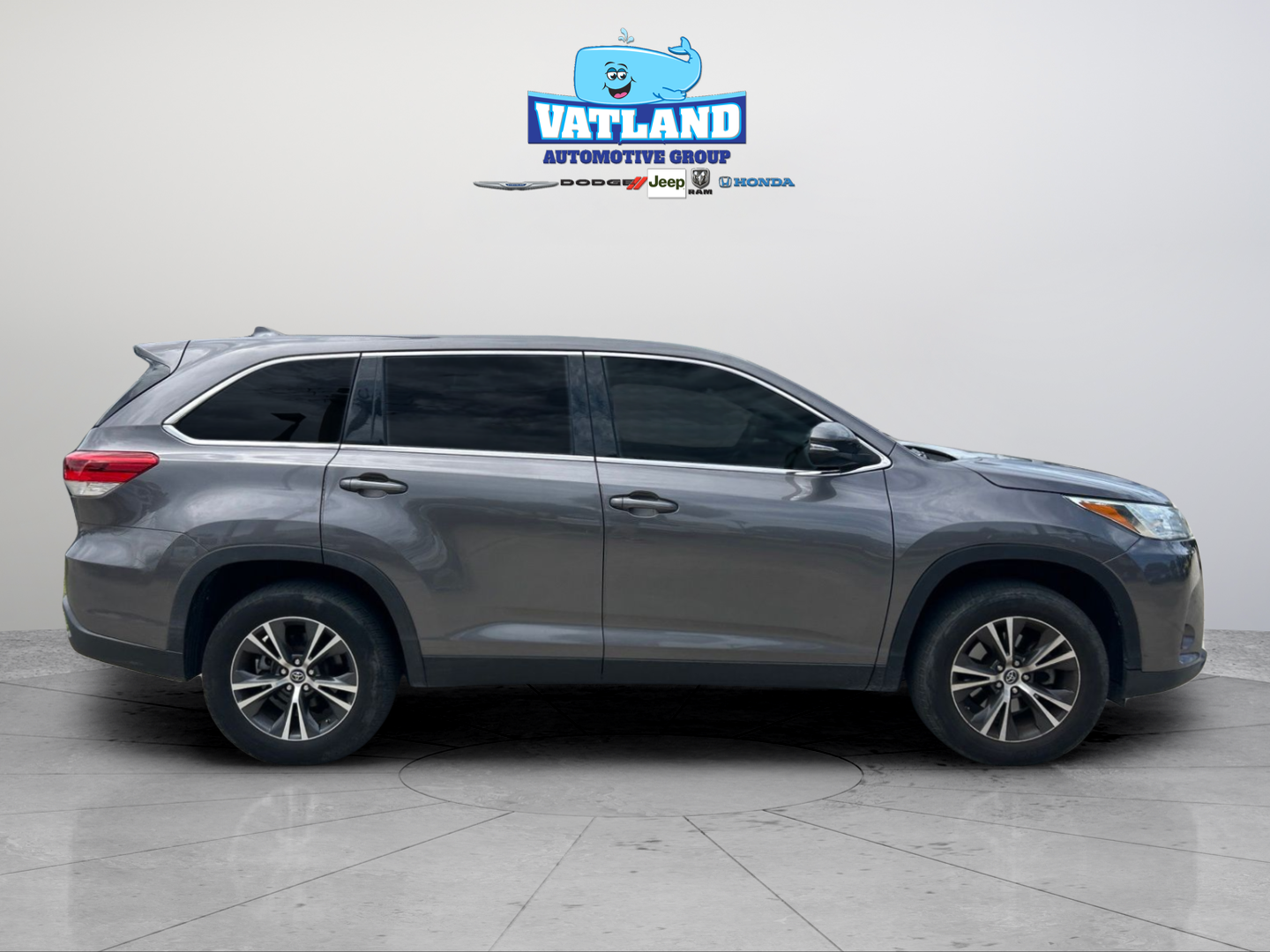Used 2019 Gray Toyota LE Plus image 6